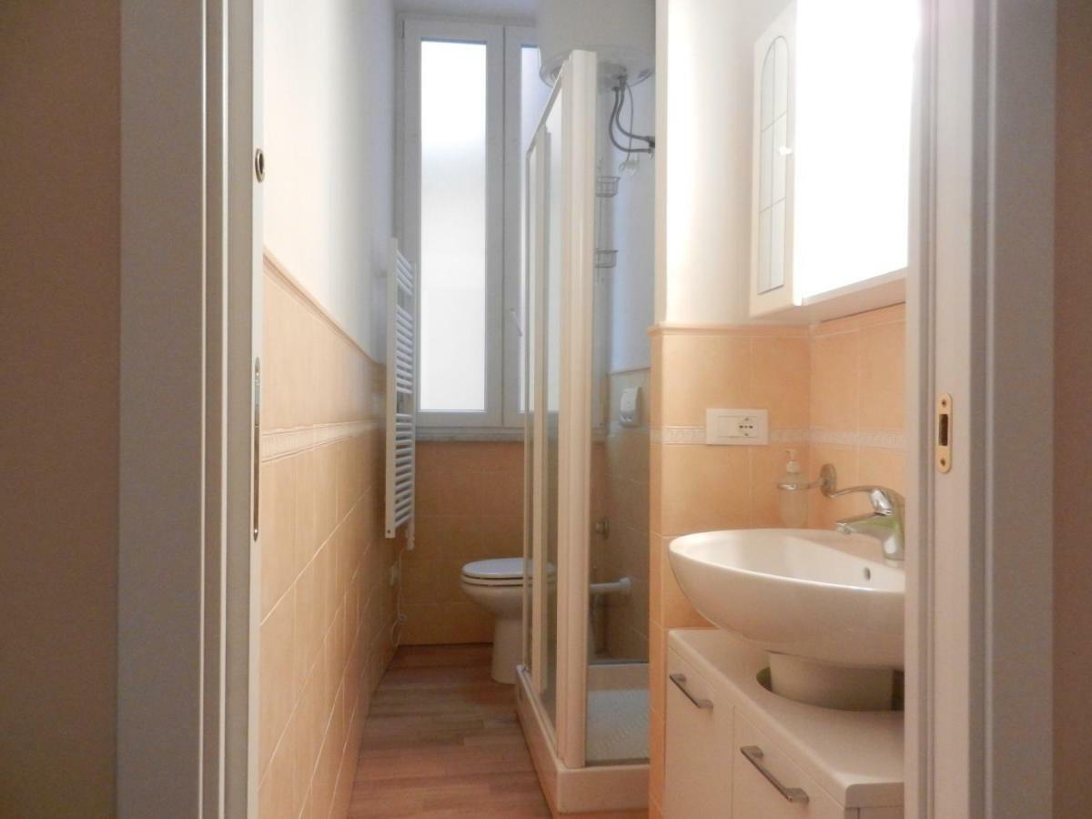 Central Guesthouse Специя Екстериор снимка